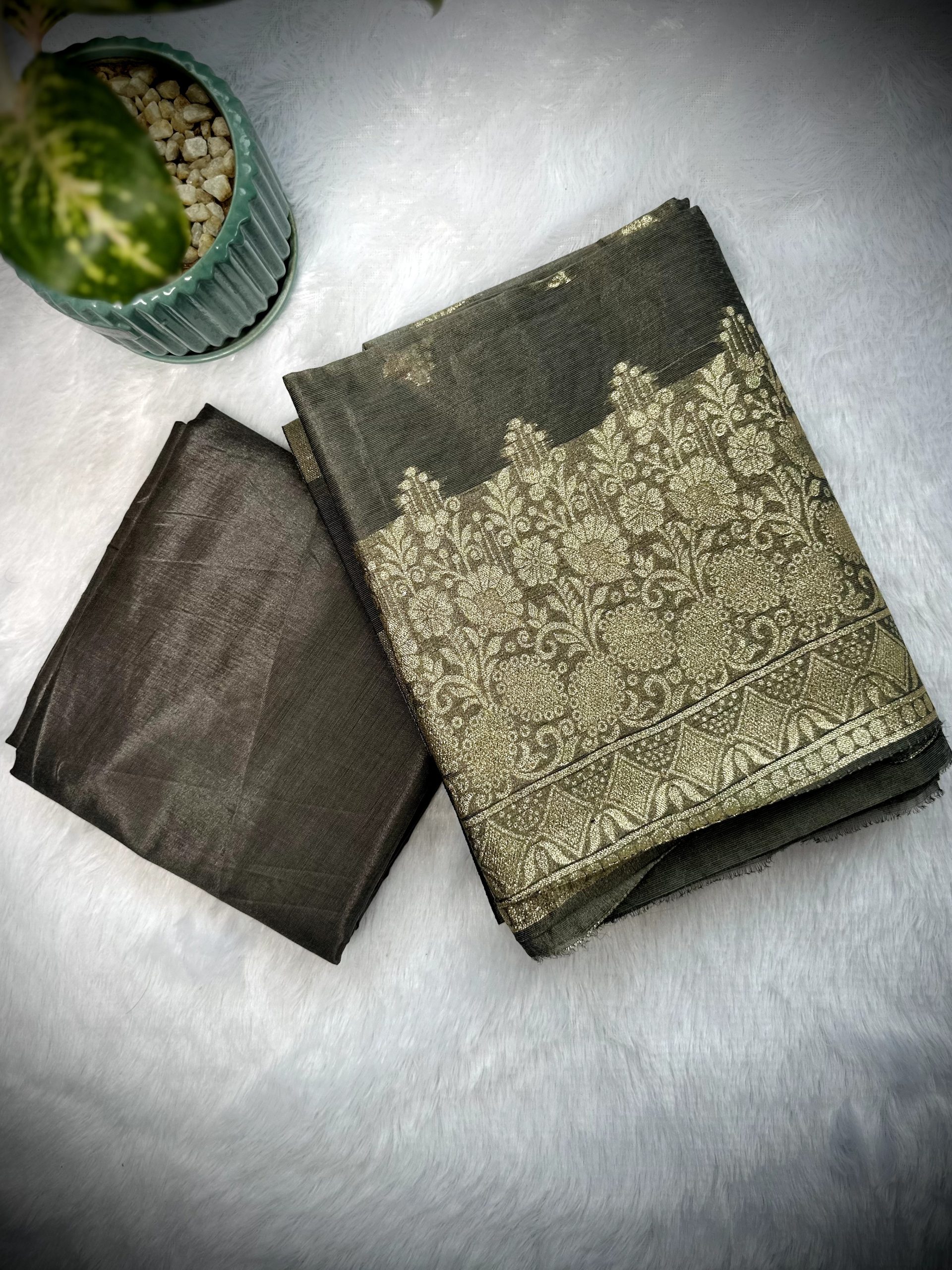 Banarsee Suit | Luxury Banarasi Silk Ensemble — image 3 of 5