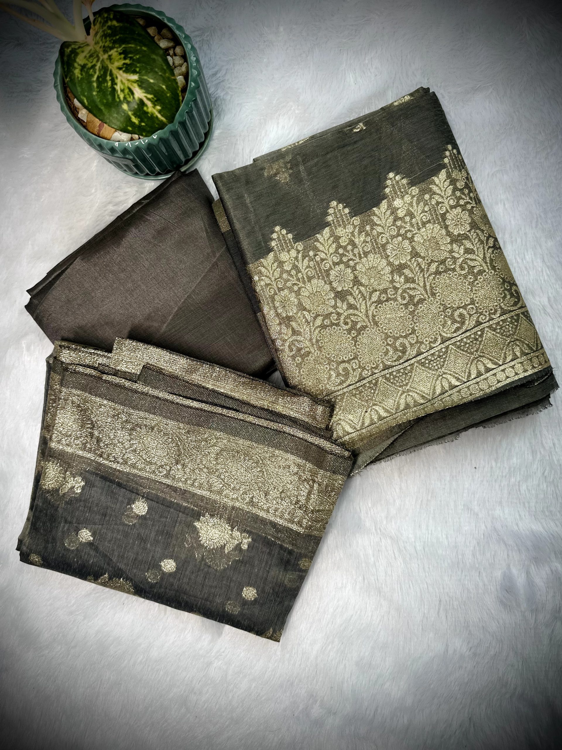Banarsee Suit | Luxury Banarasi Silk Ensemble — image 2 of 5