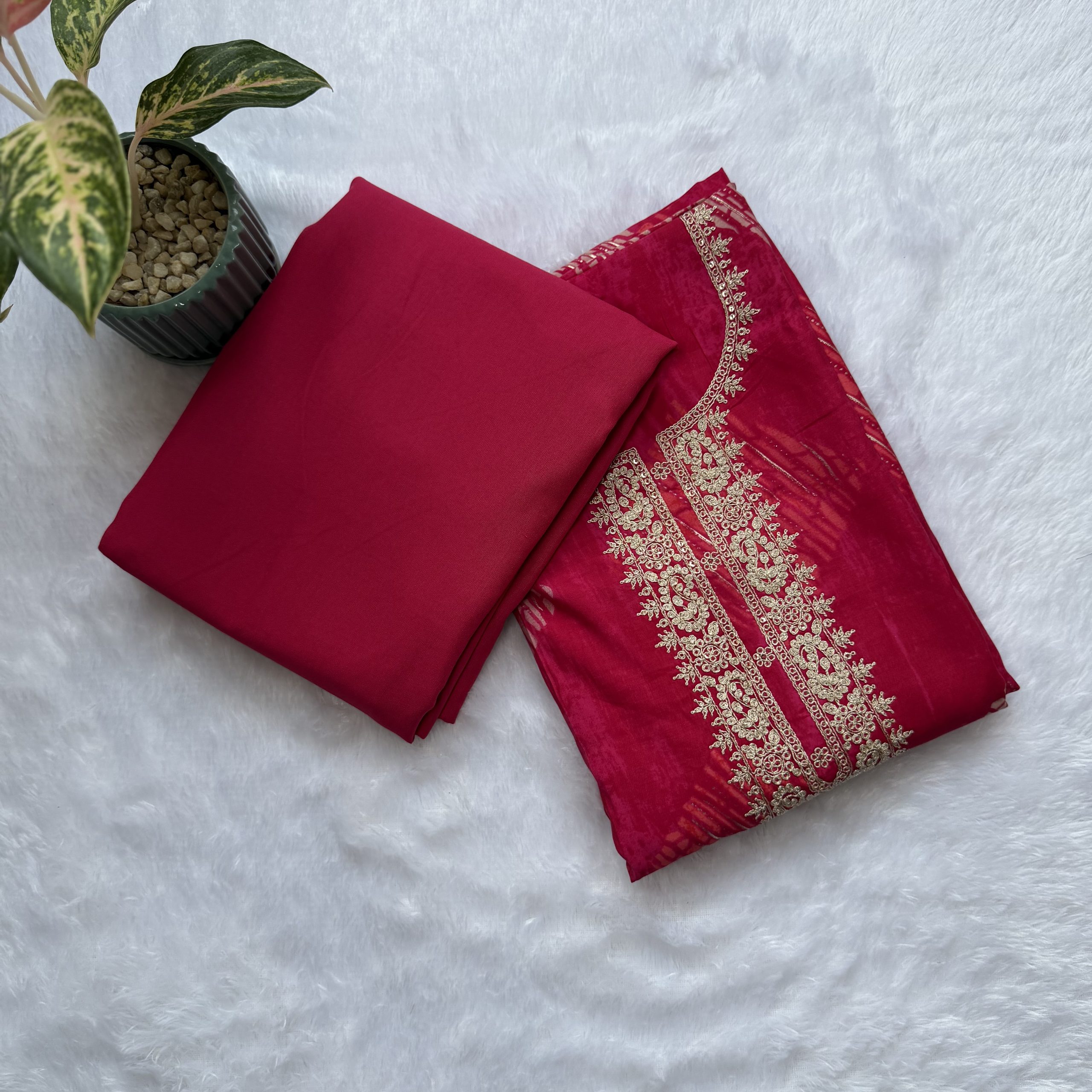Cotton Suit with Golden Zari Embroidery — image 4 of 5